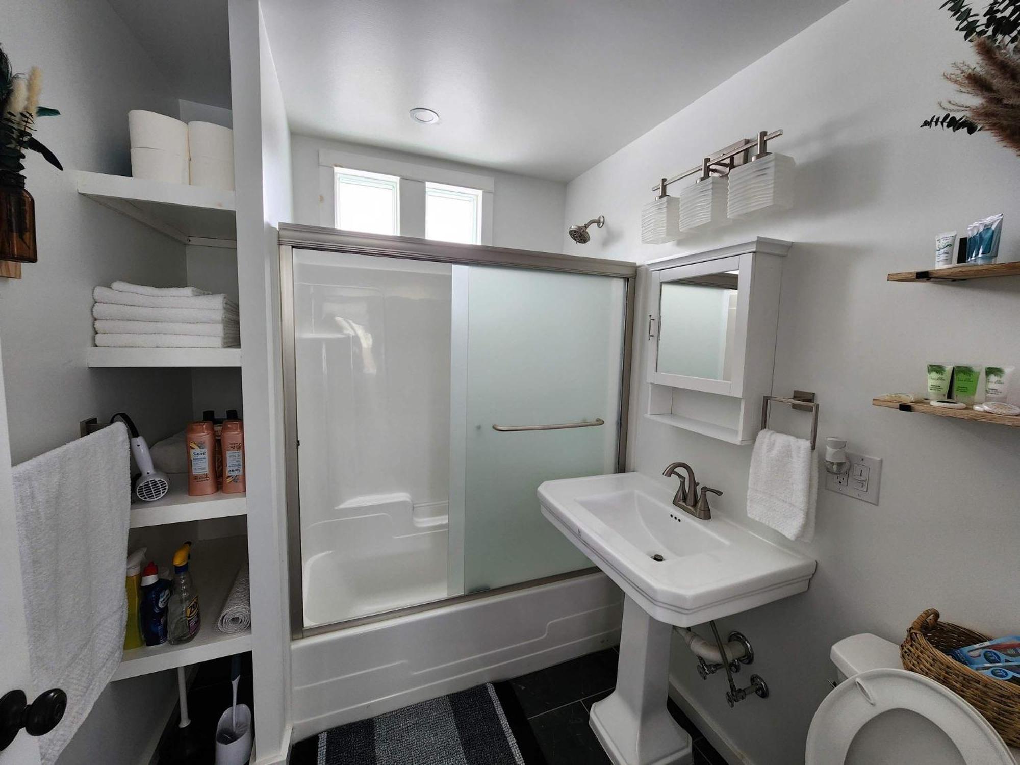Holiday home The Sugar Cube, A Stunning, Spacious, And Modern With An Orchard Maze *