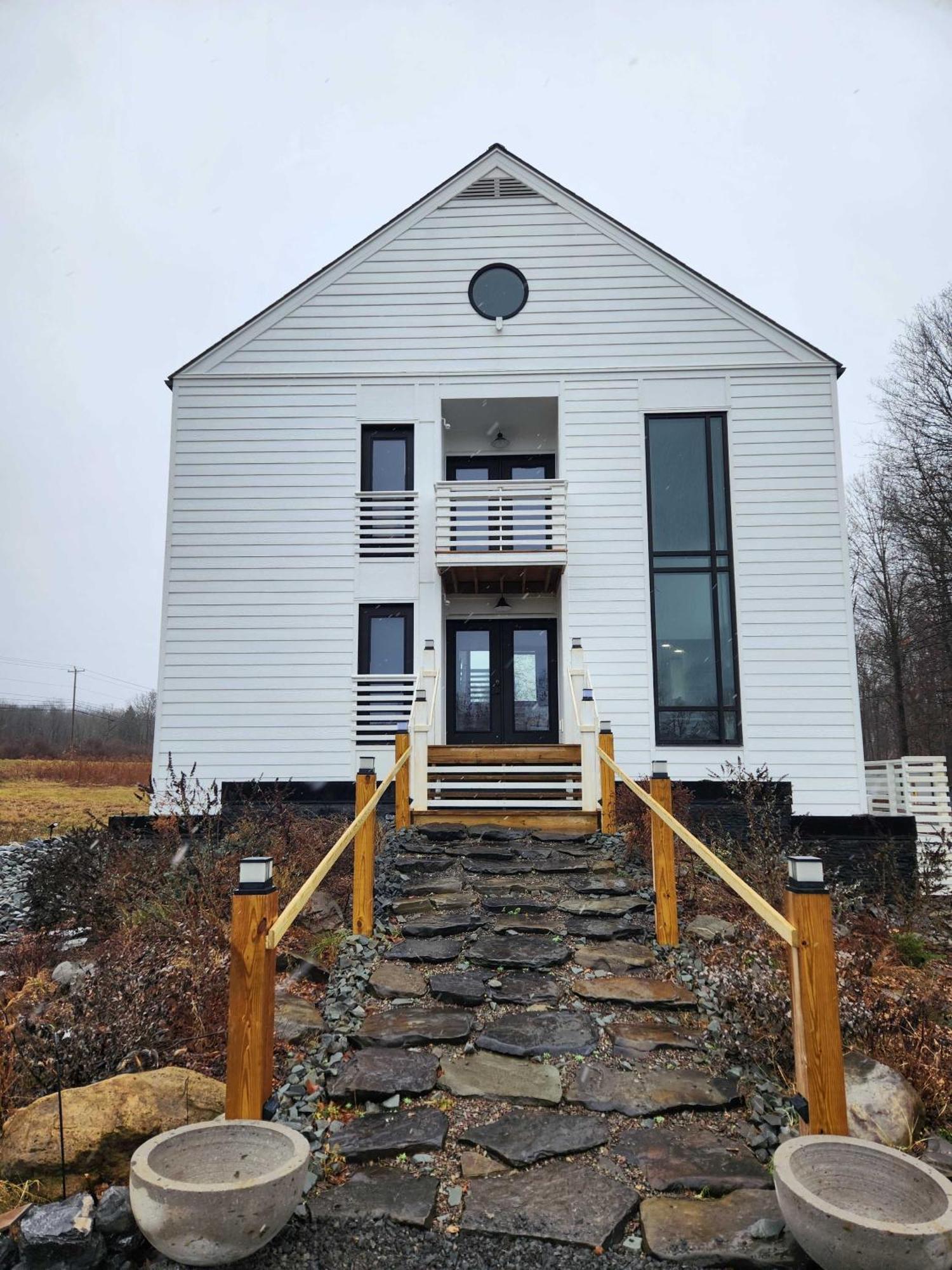 Holiday home The Sugar Cube, A Stunning, Spacious, And Modern With An Orchard Maze Ithaca