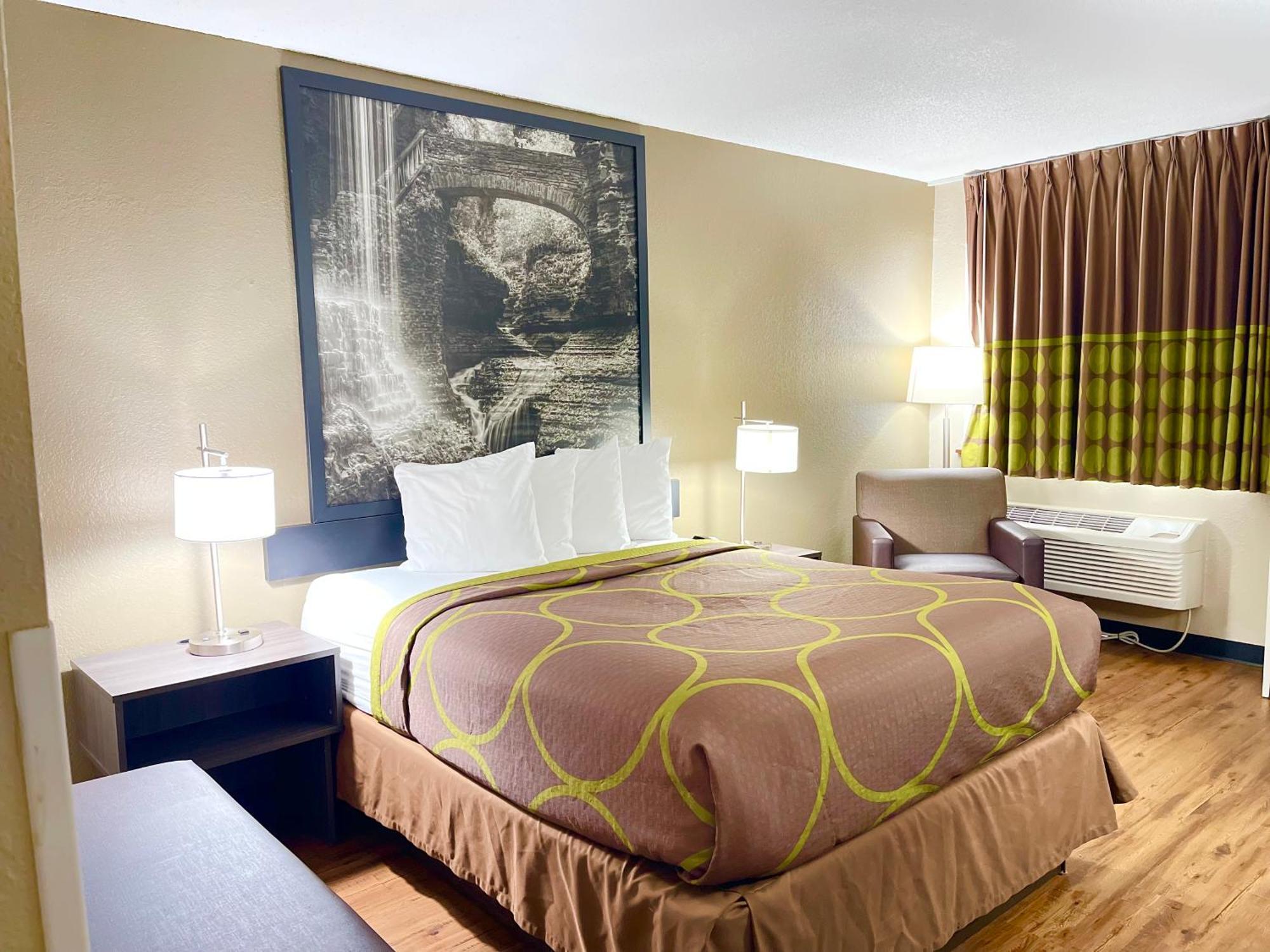 Super 8 By Wyndham Hotel