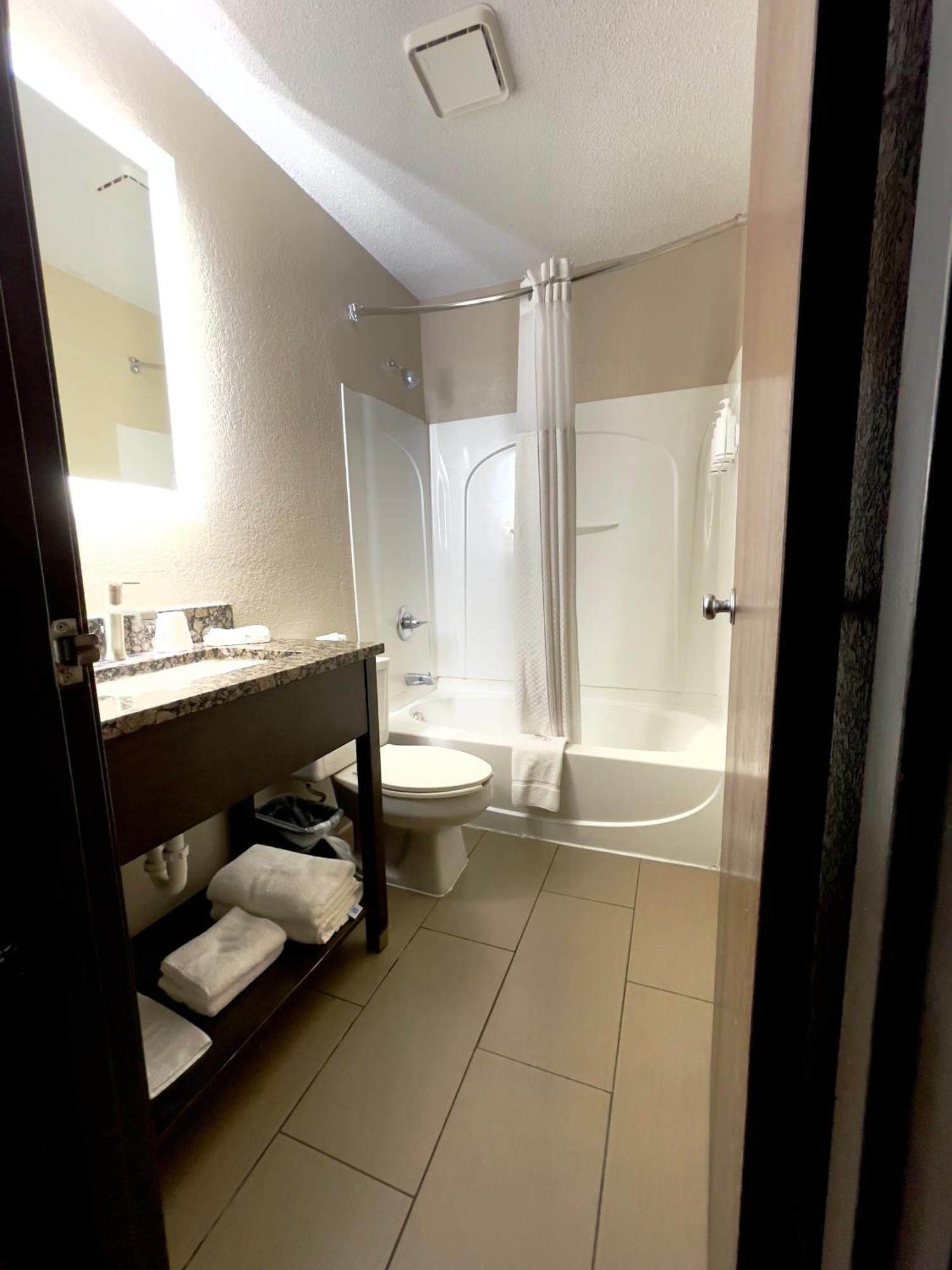 Hotel Super 8 By Wyndham 2*
