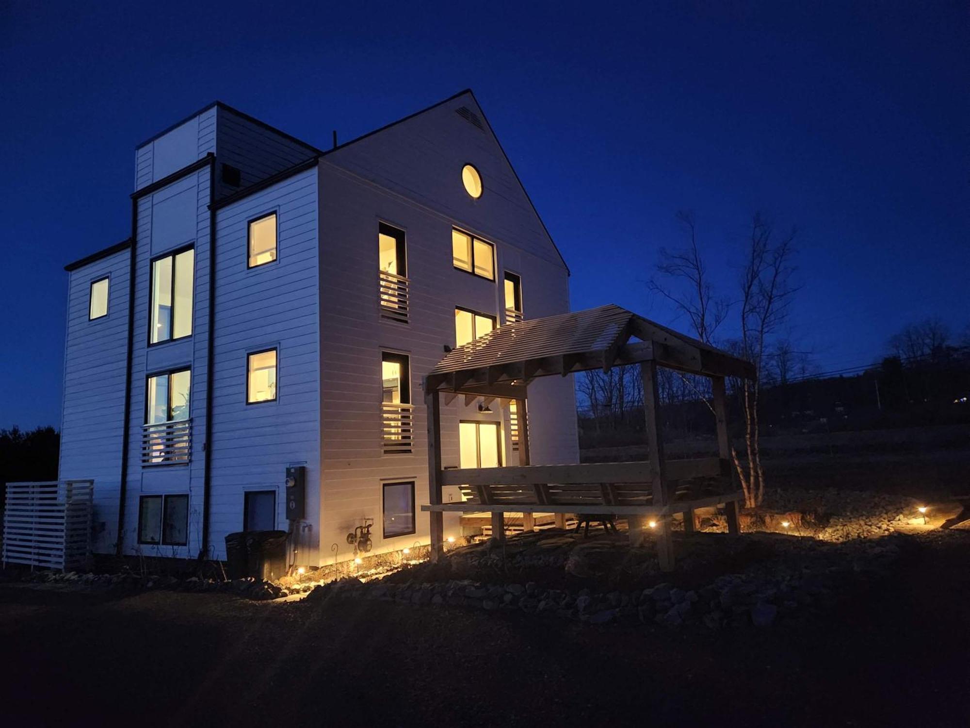 The Sugar Cube, A Stunning, Spacious, And Modern With An Orchard Maze * Ithaca
