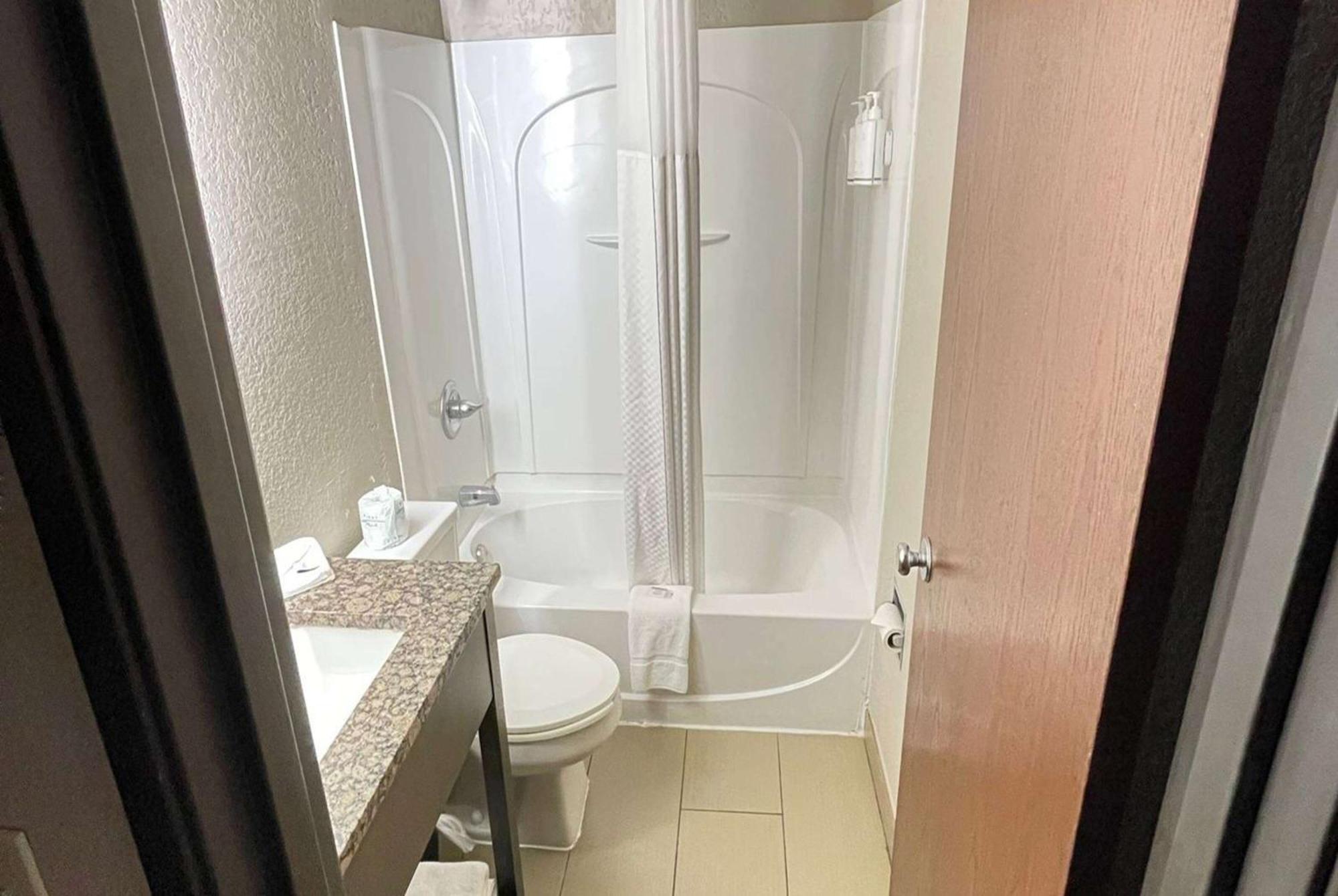 Super 8 By Wyndham Hotel