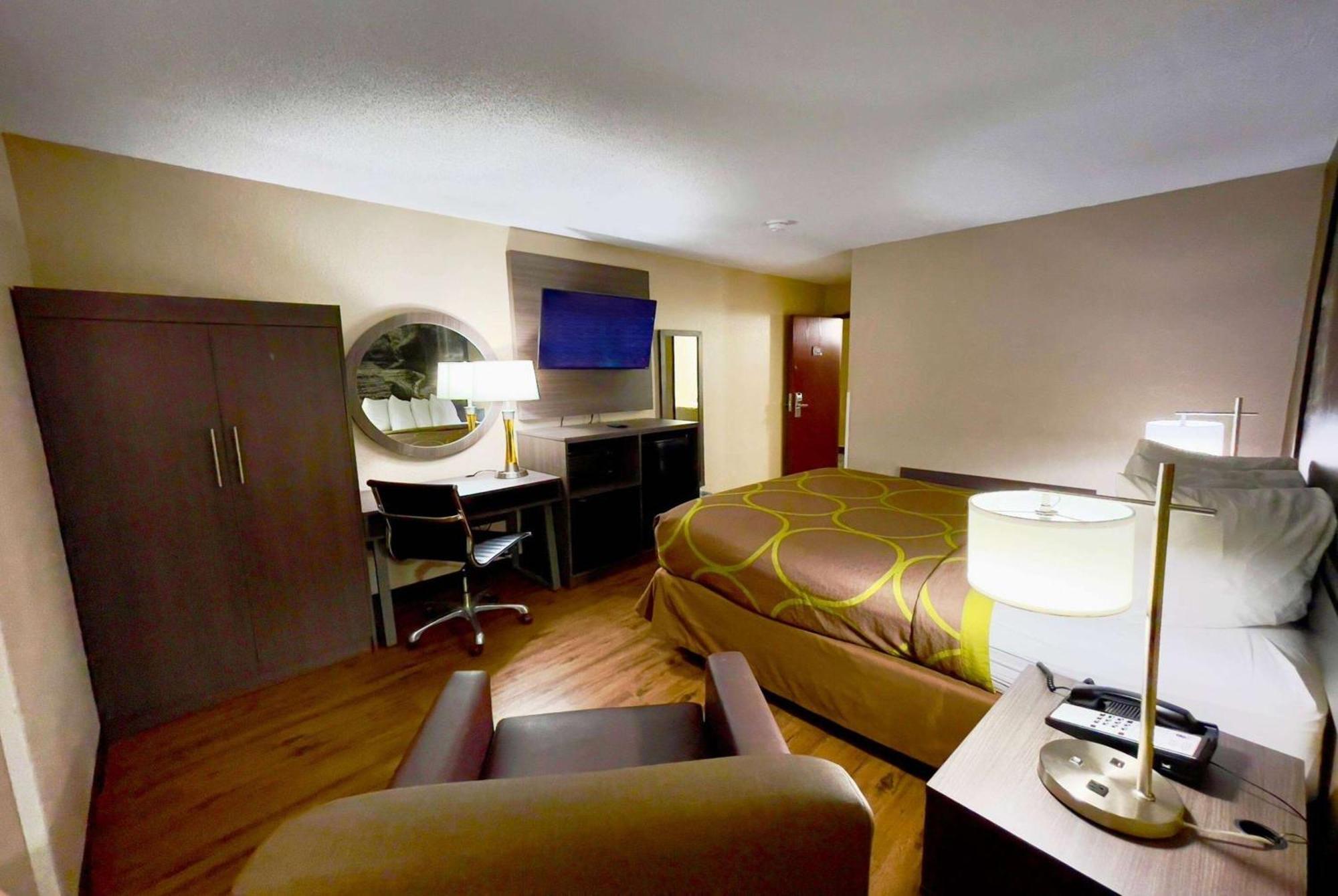Super 8 By Wyndham Hotel 2*