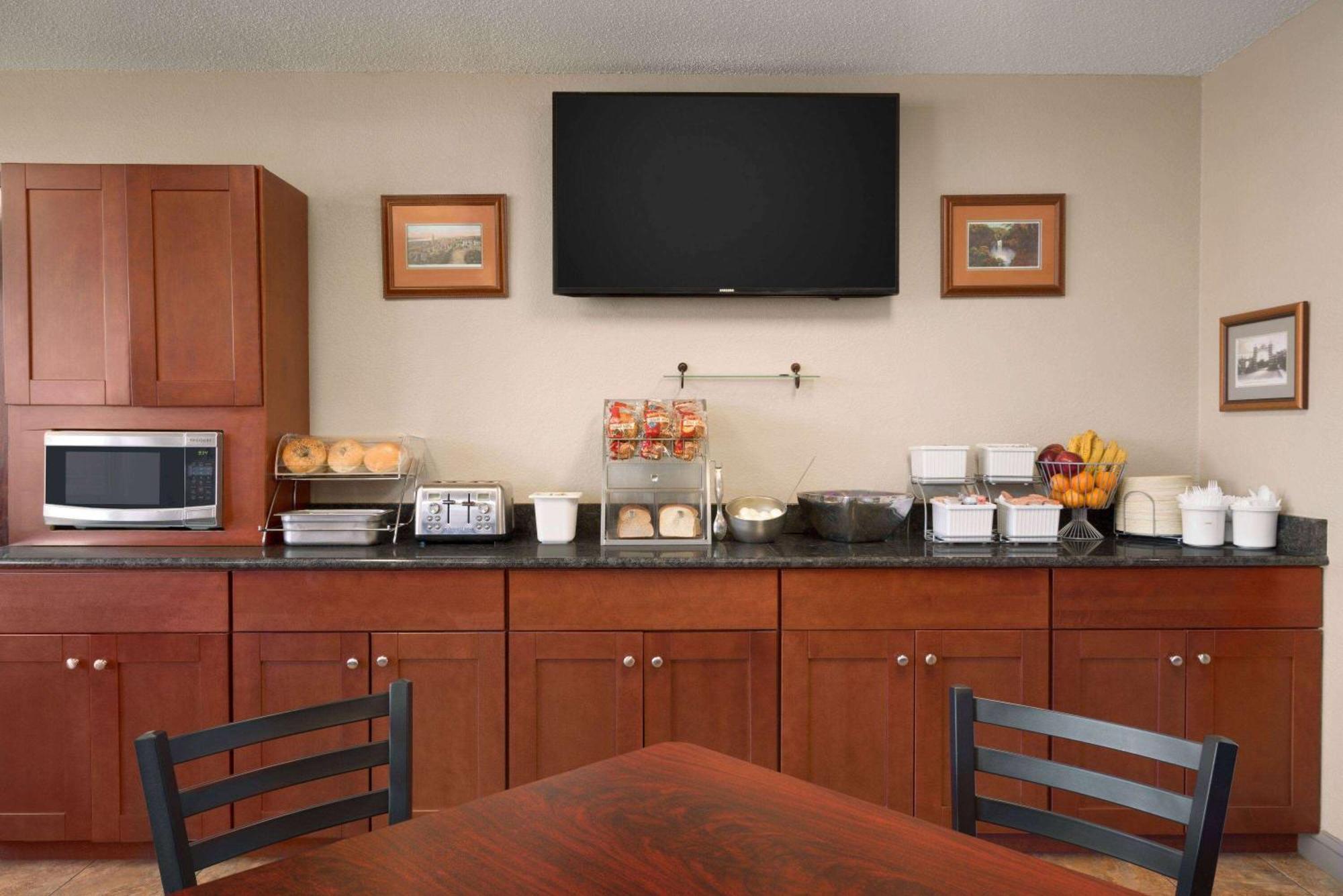 Hotel Super 8 By Wyndham 2*