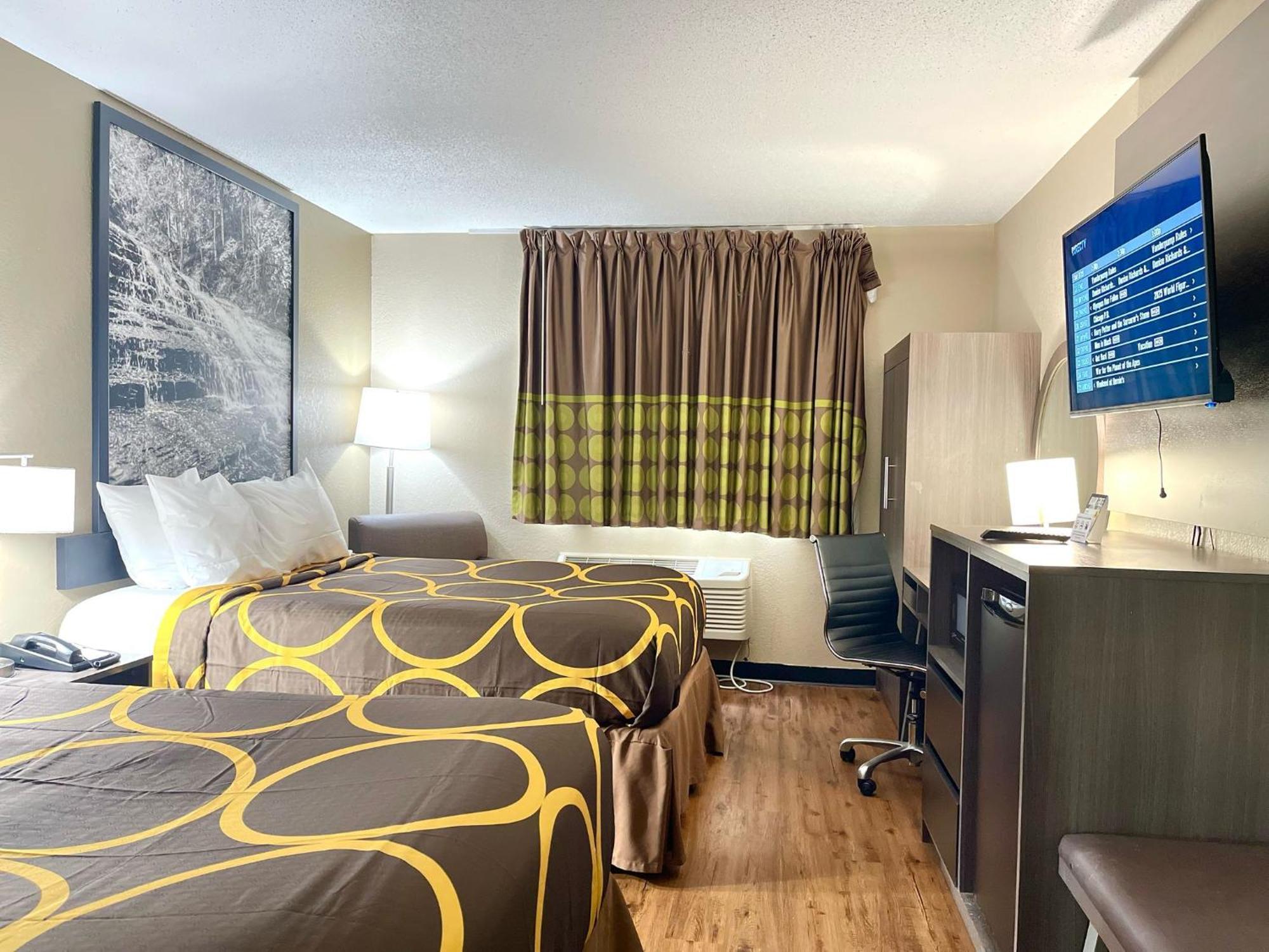 Super 8 By Wyndham Hotel 2*