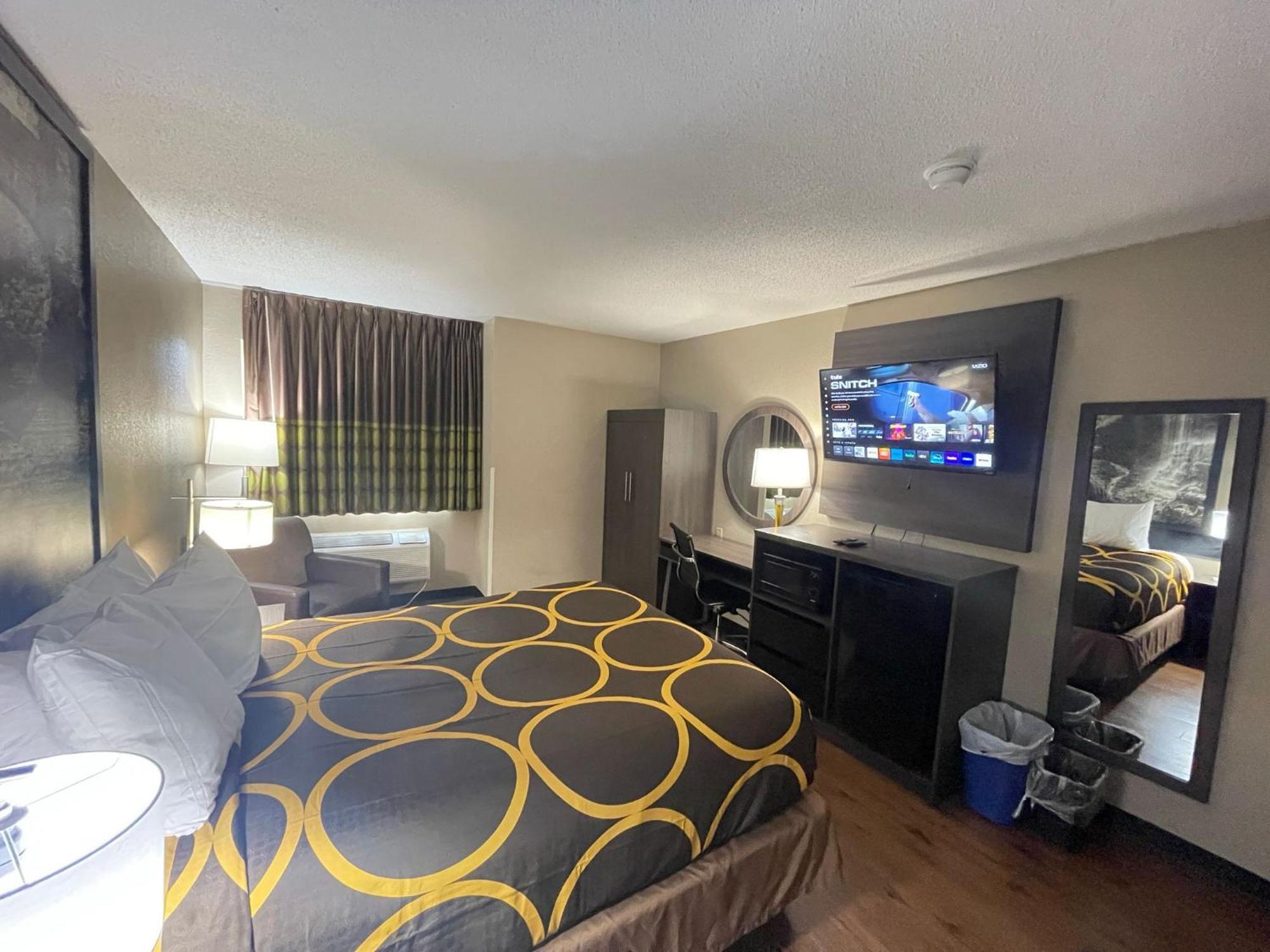 Super 8 By Wyndham Hotel
