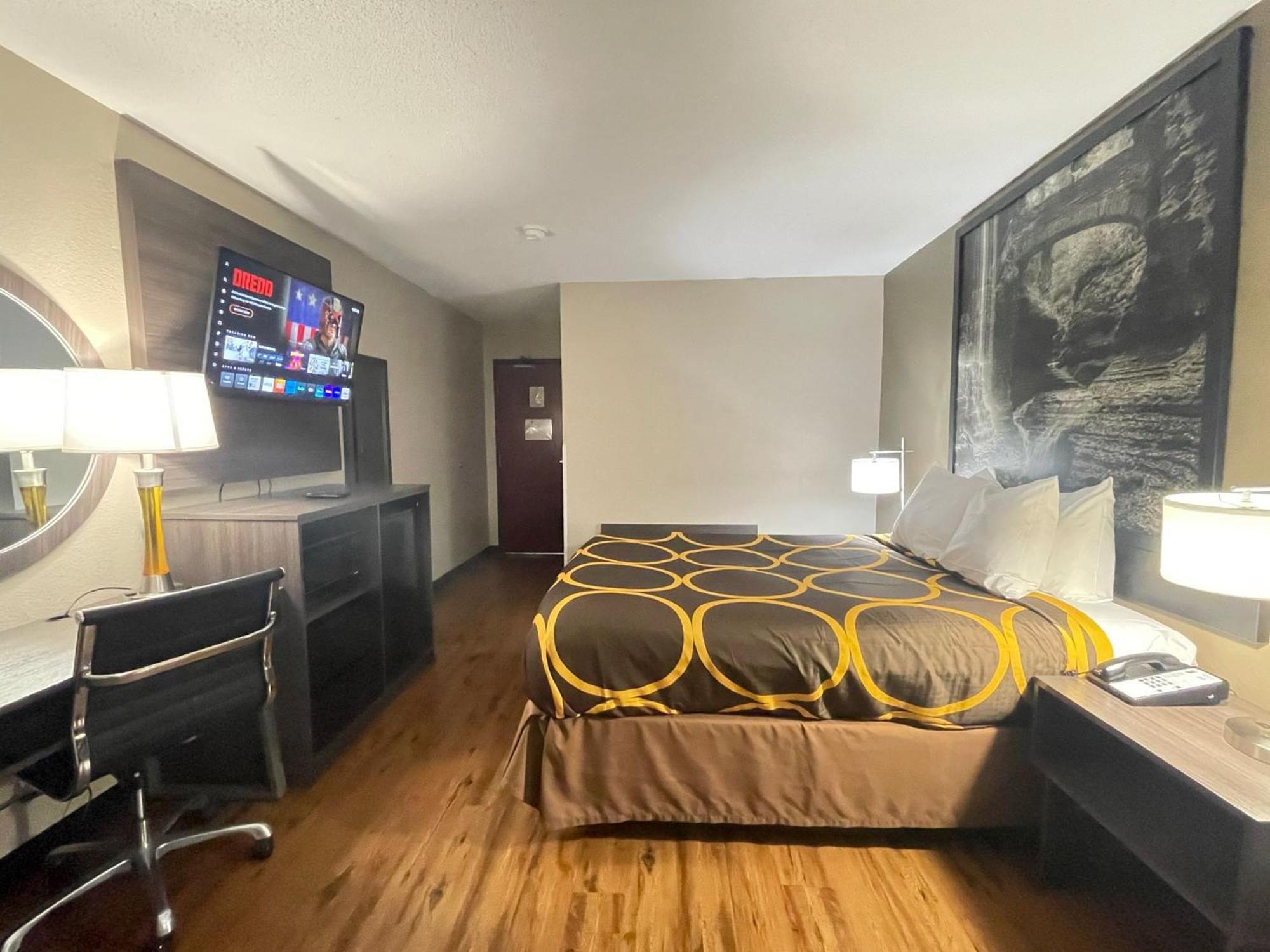 Super 8 By Wyndham Hotel