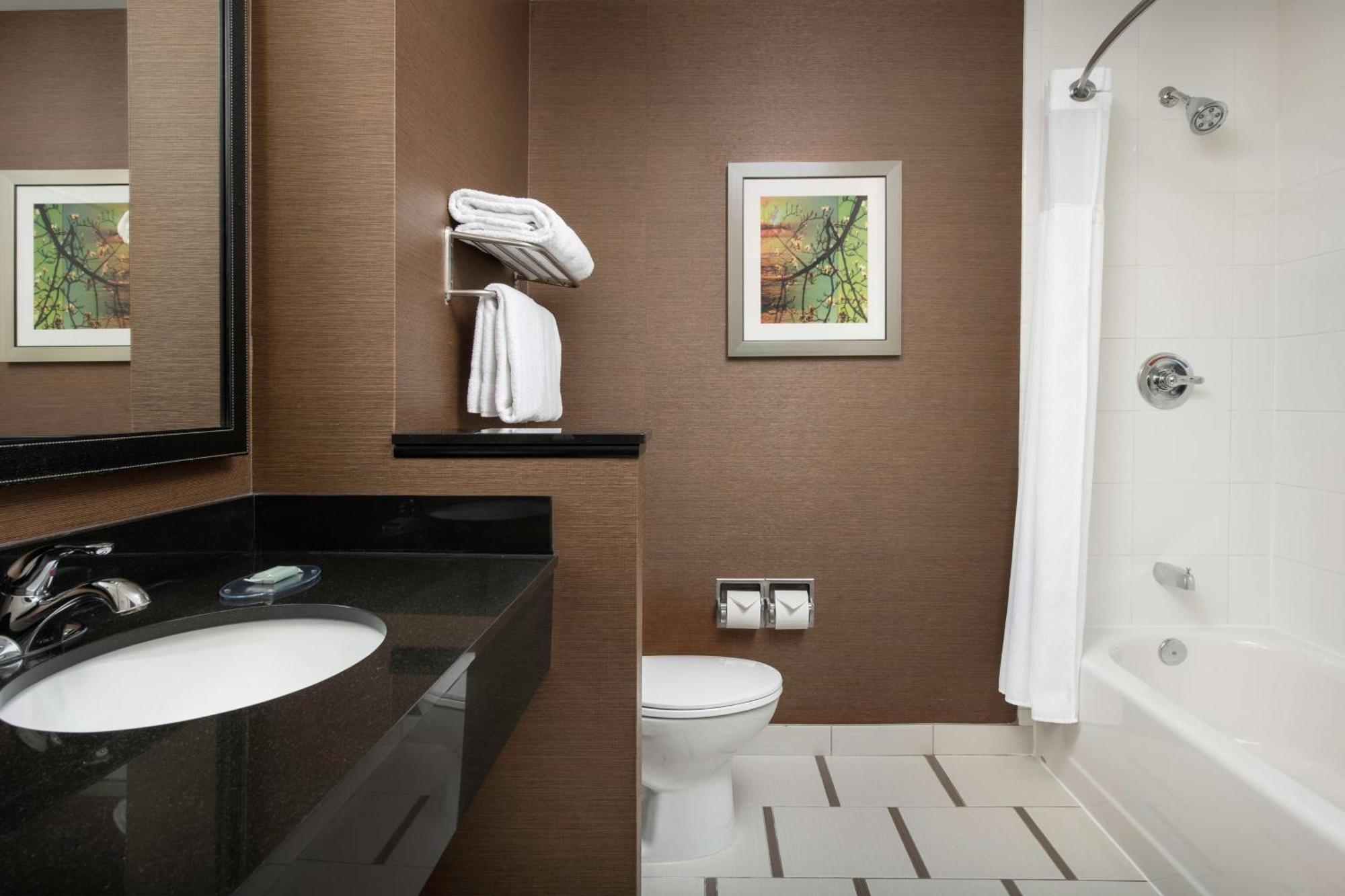 Hotel Fairfield & By Marriott 3*