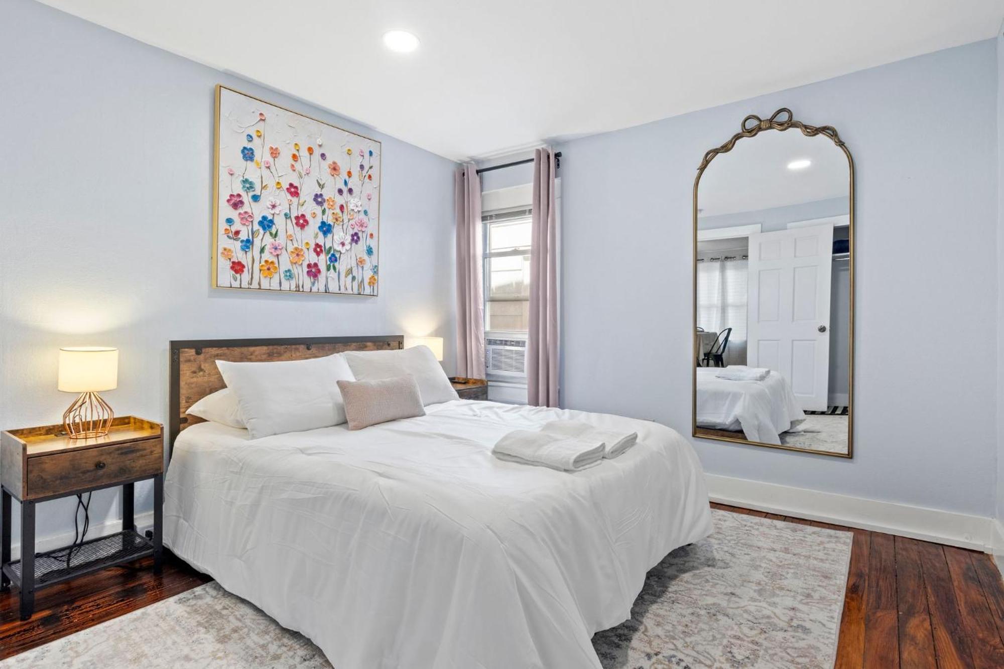 Holiday home Walk To Commons Bars Shops Trails And Close To Cornell *