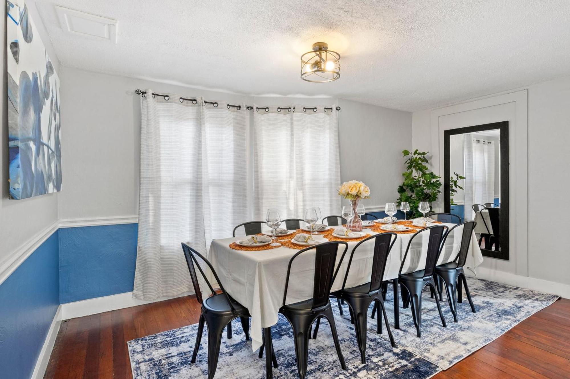 Holiday home Walk To Commons Bars Shops Trails And Close To Cornell *