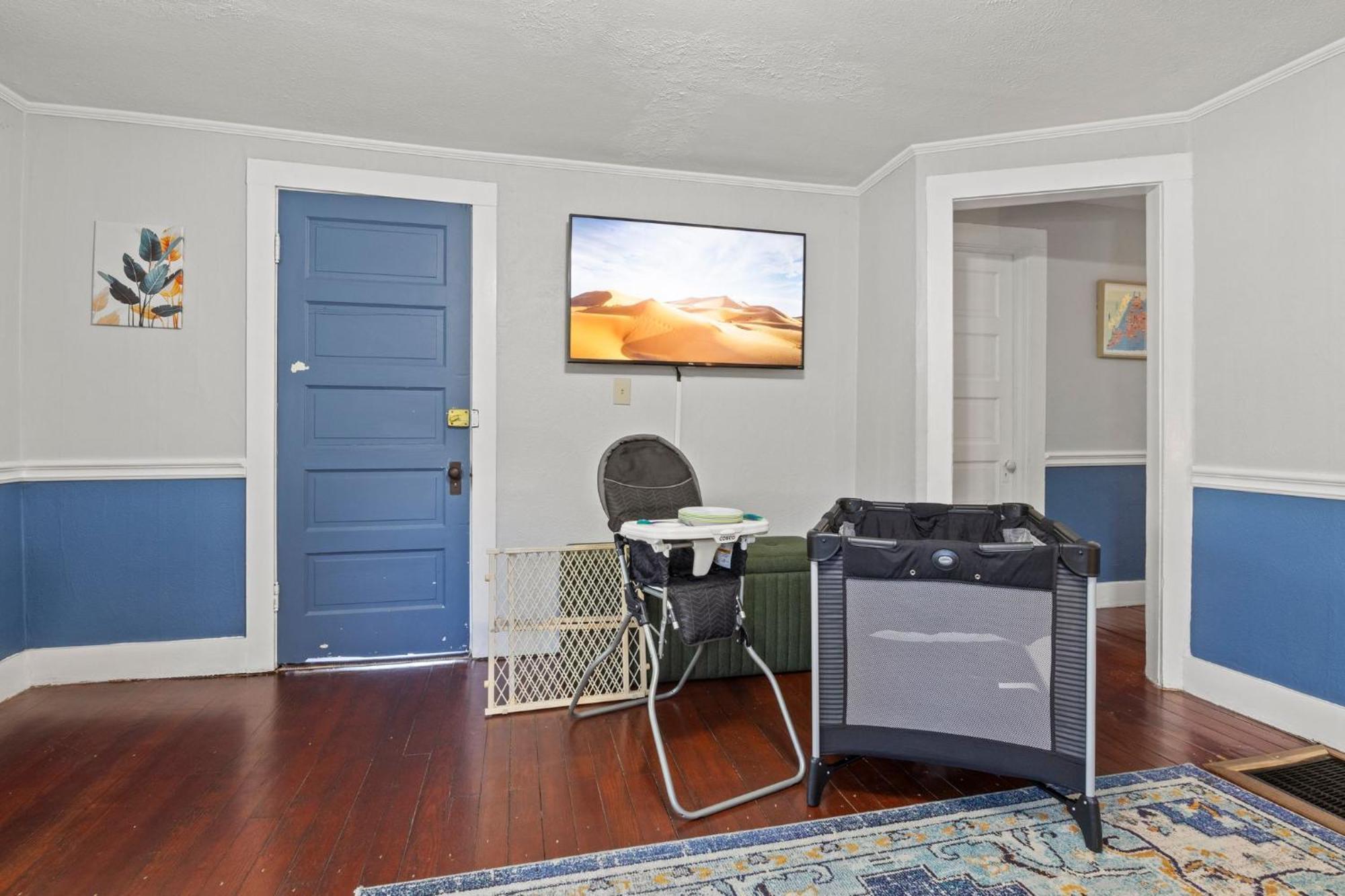 Hot Tub! Close To Cornell, College, Commons! Holiday home *