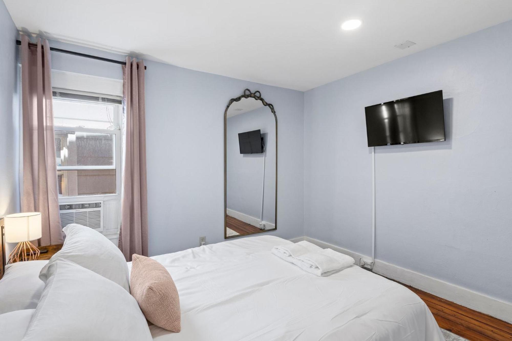 Holiday home Hot Tub! Close To Cornell, College, Commons! *