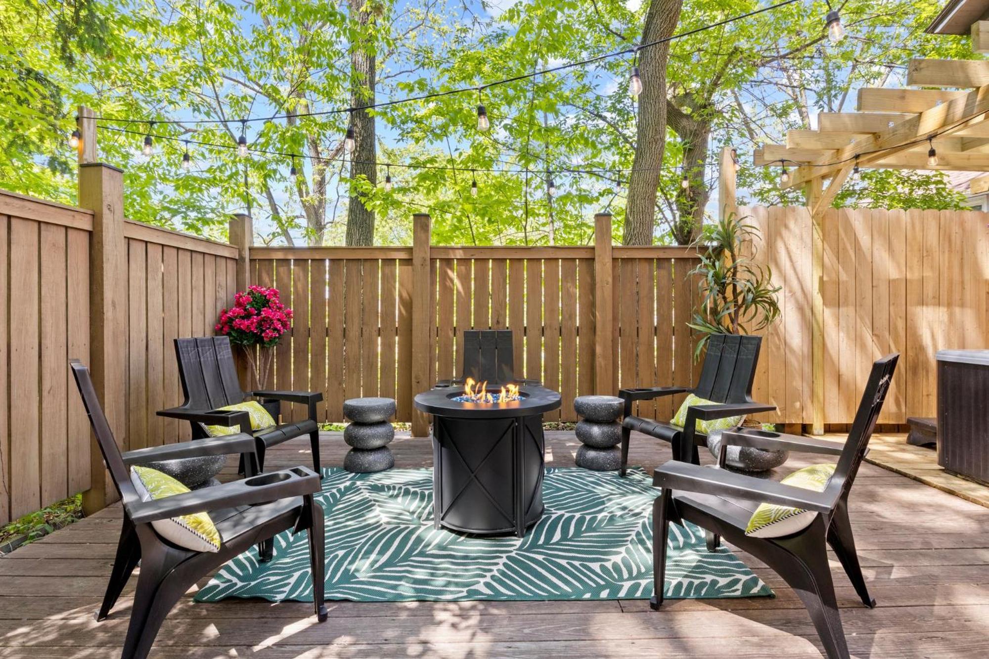 Holiday home Hot Tub! Close To Cornell, College, Commons! *