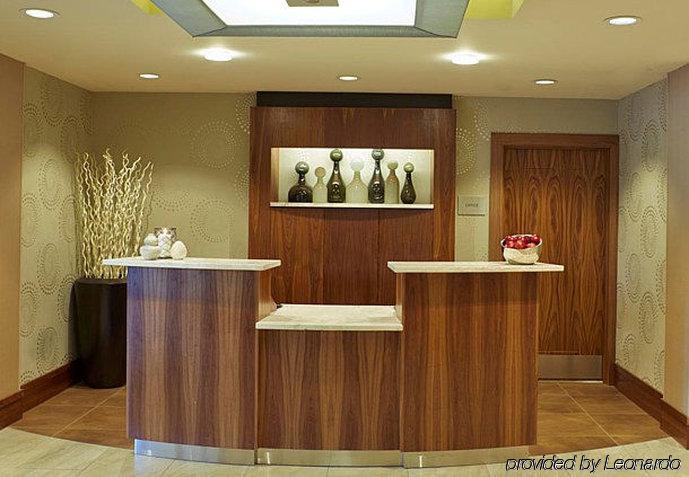Courtyard By Marriott Airport/university Hotel