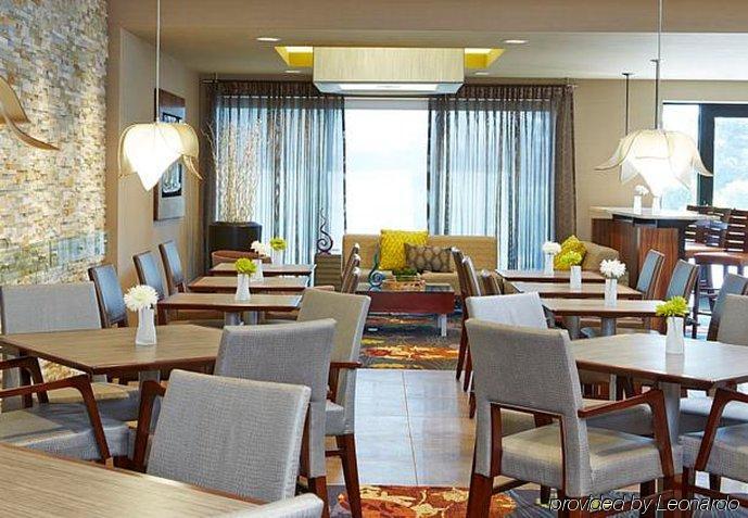 Courtyard By Marriott Airport/university