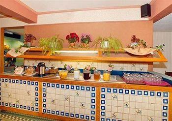 Clarion & Conference Center Hotel 3*