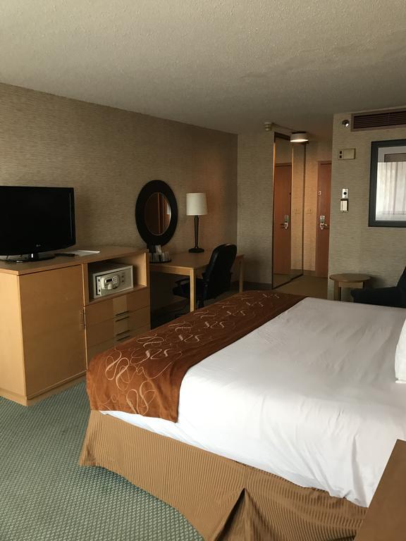 Clarion & Conference Center Hotel 3*