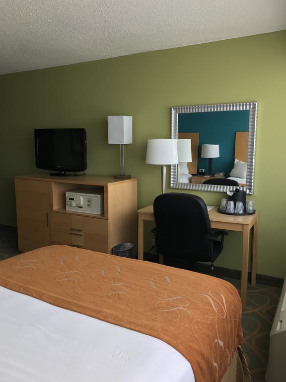 Clarion & Conference Center 3*