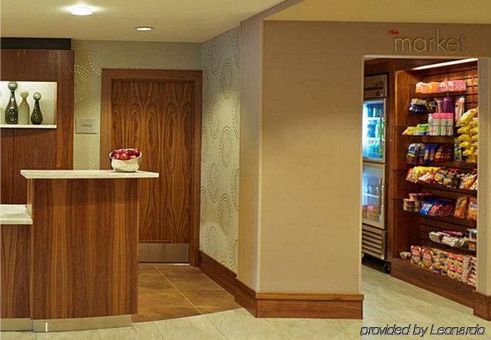 Courtyard By Marriott Airport/university