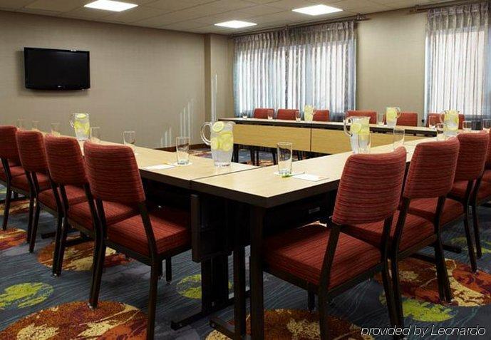 Hotel Courtyard By Marriott Airport/university 3*