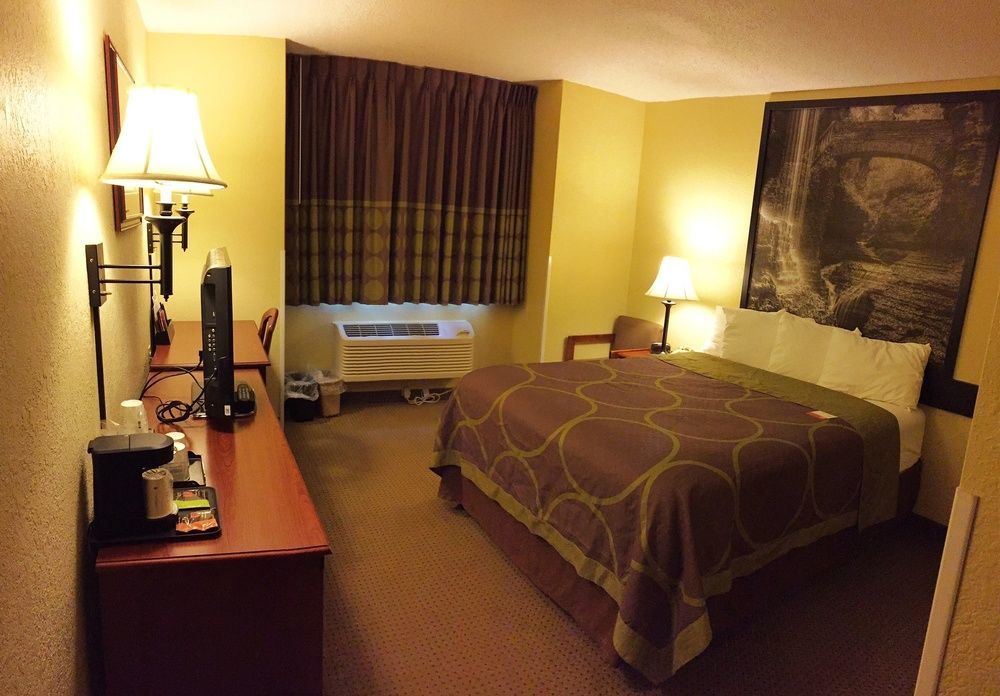 Super 8 By Wyndham Hotel