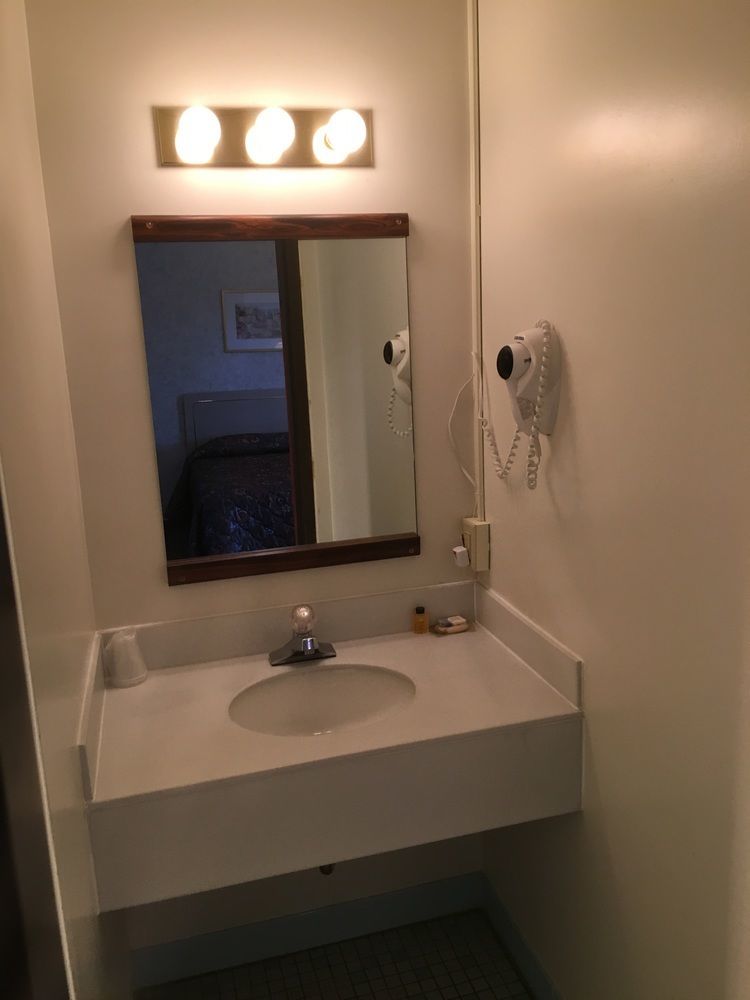 The Springwater Motel 2*