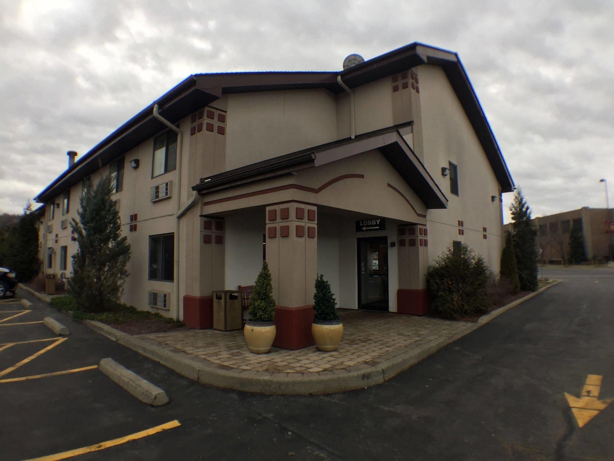 Super 8 By Wyndham Hotel 2*