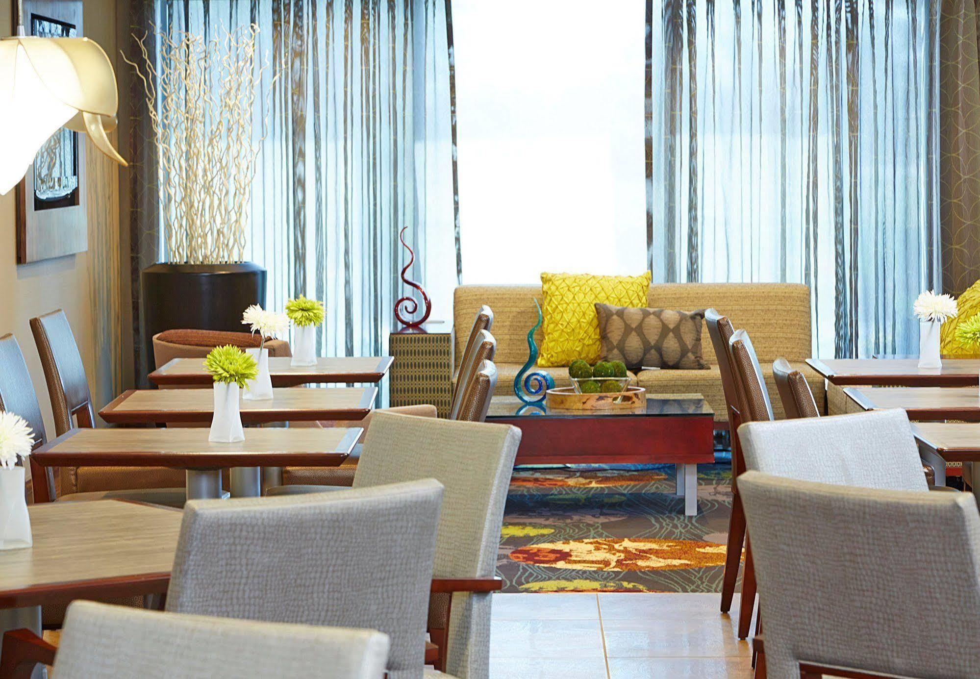 Courtyard By Marriott Airport/university Hotel 3*