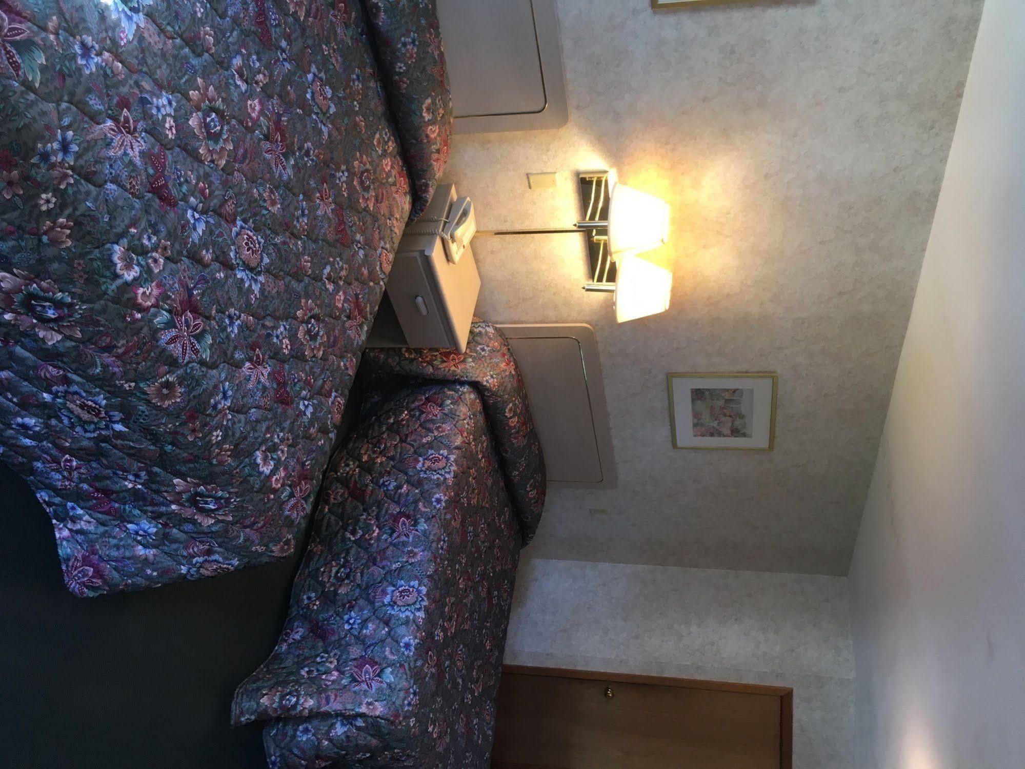 The Springwater Motel 2*
