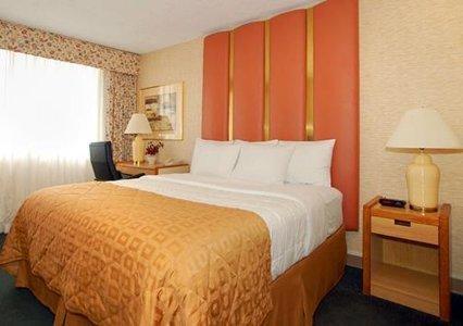 Clarion & Conference Center 3*
