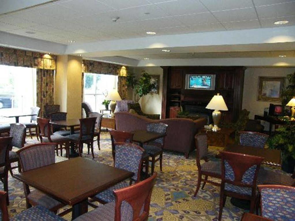 Hampton 3*