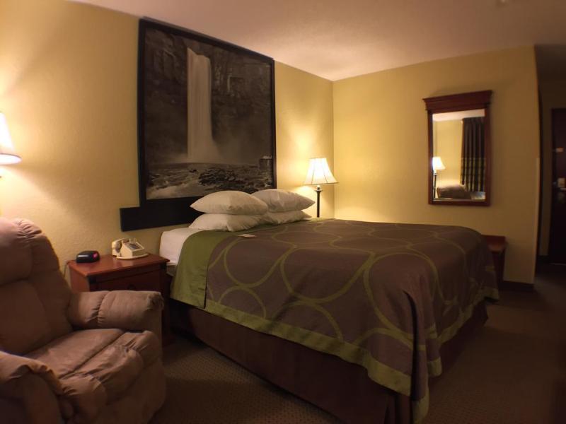 Super 8 By Wyndham Hotel 2*