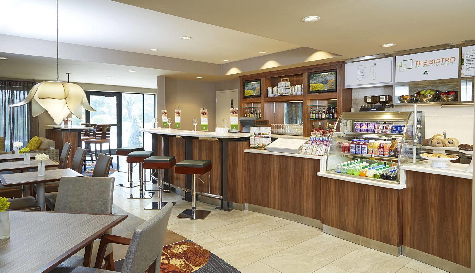 Hotel Courtyard By Marriott Airport/university 3*