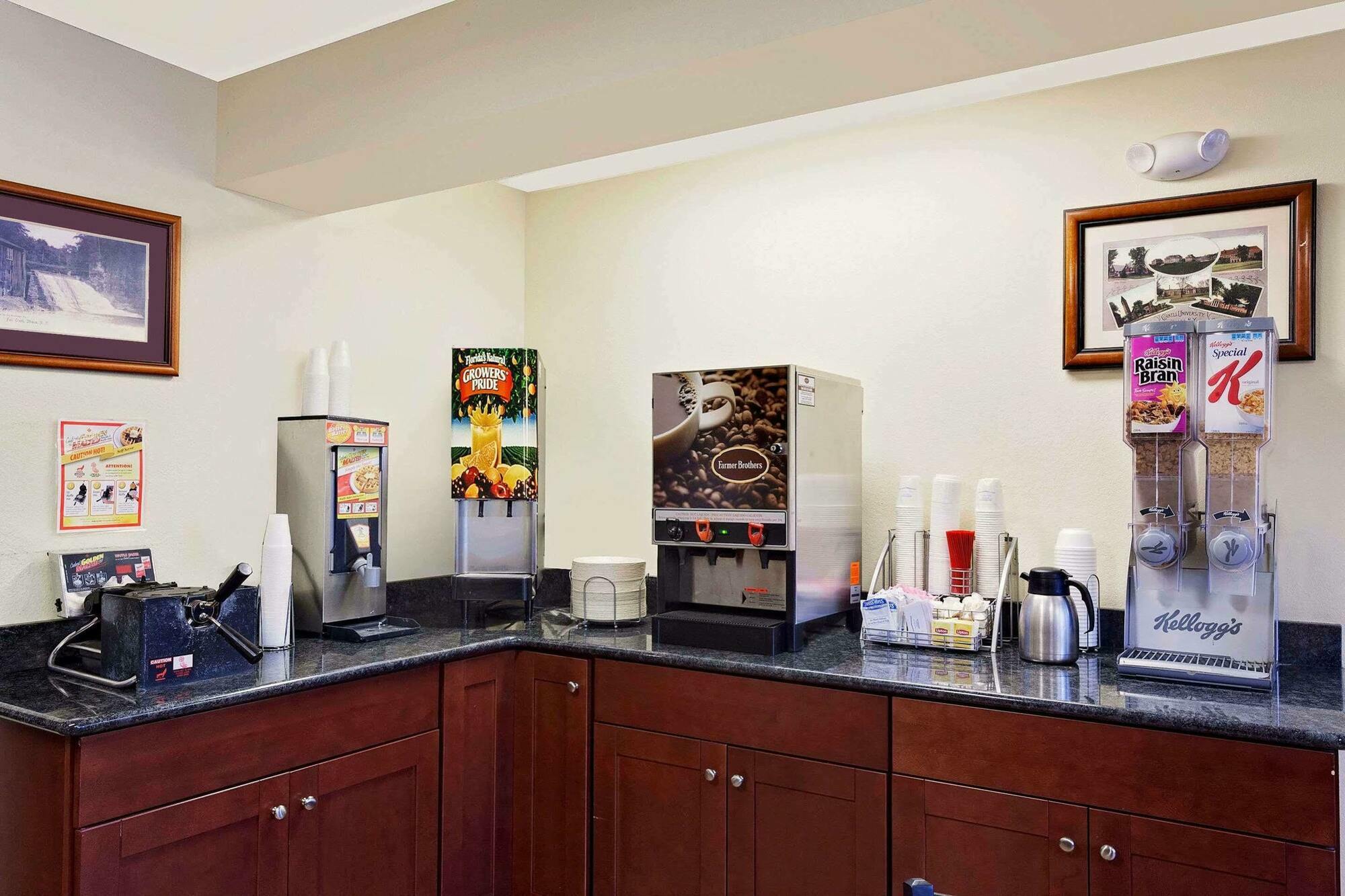Super 8 By Wyndham Hotel Ithaca