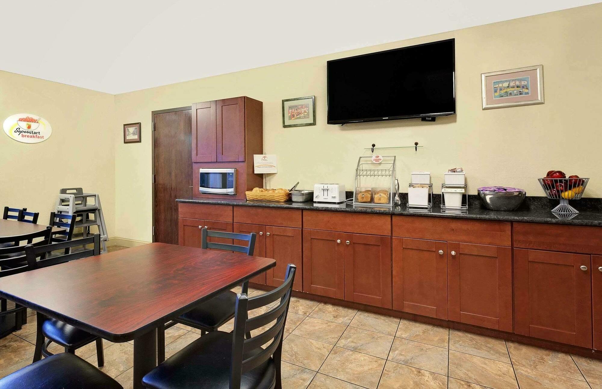 Super 8 By Wyndham Hotel 2*