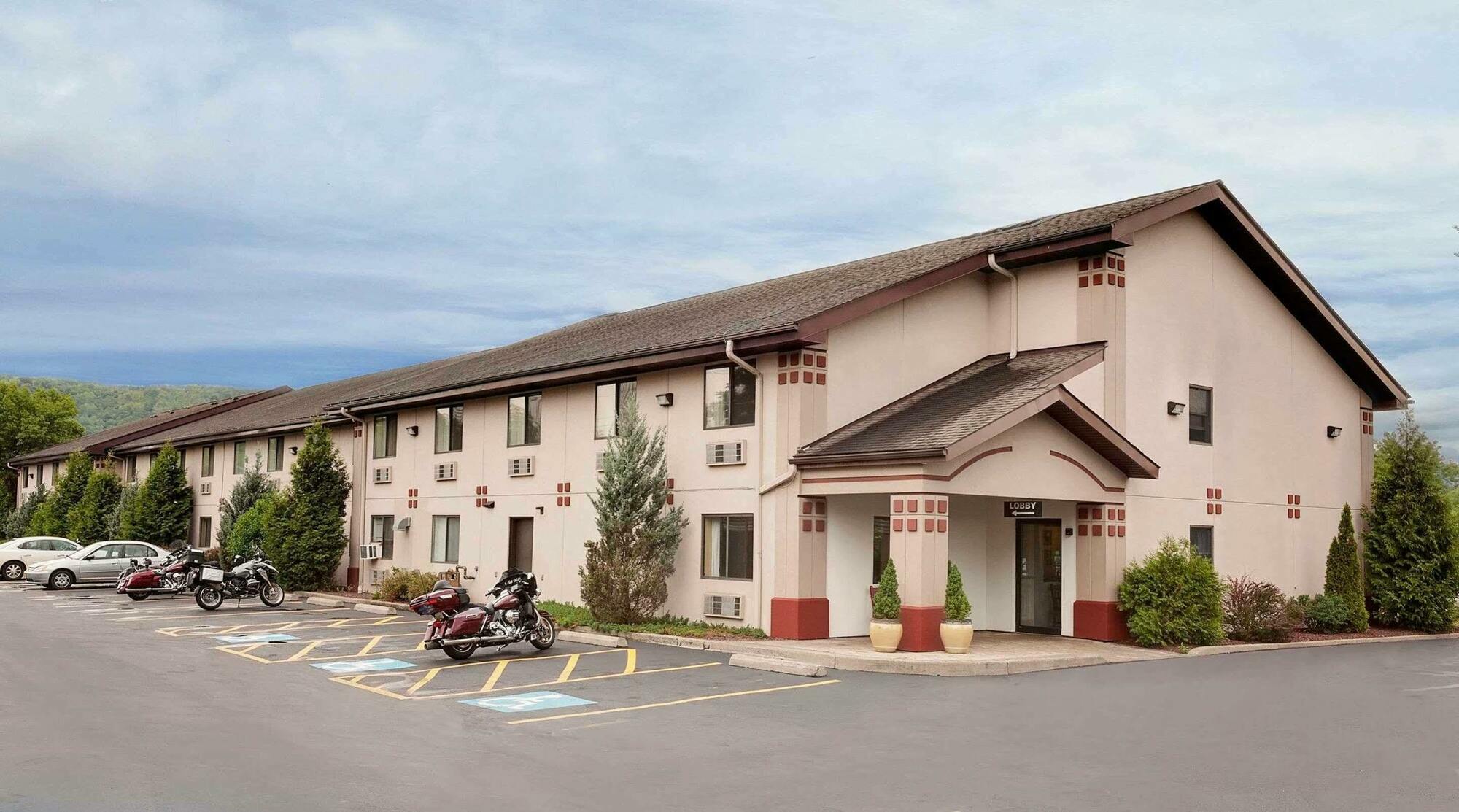 Hotel Super 8 By Wyndham 2*