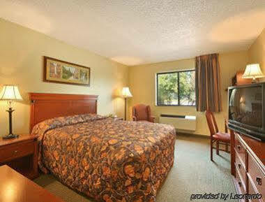 Hotel Super 8 By Wyndham 2*