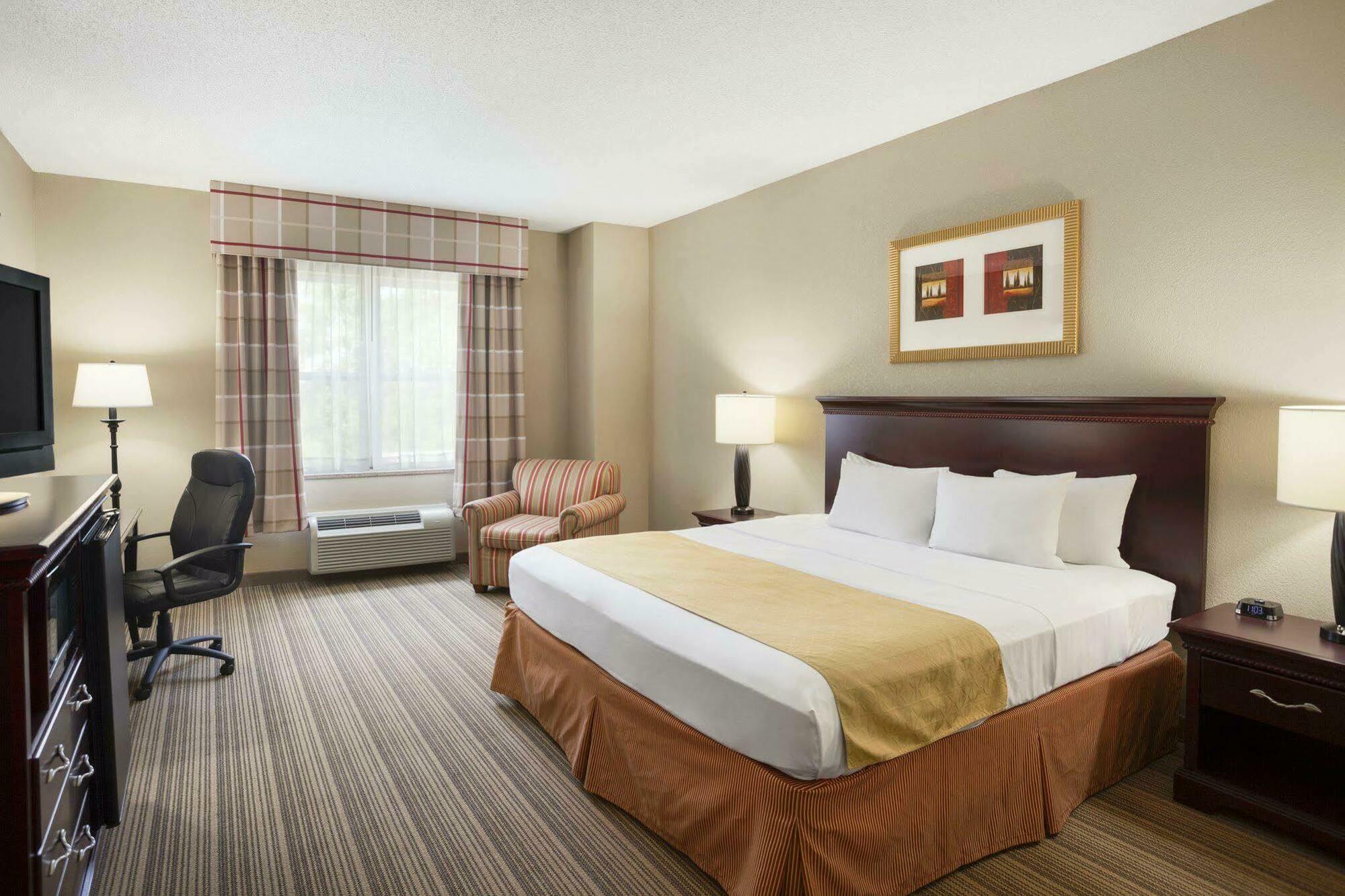 Hotel Country & By Radisson, Ithaca, Ny