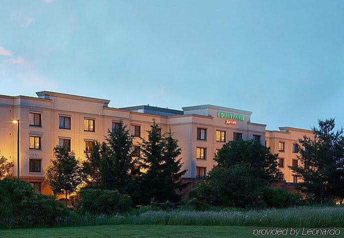 Courtyard By Marriott Airport/university Hotel 3*