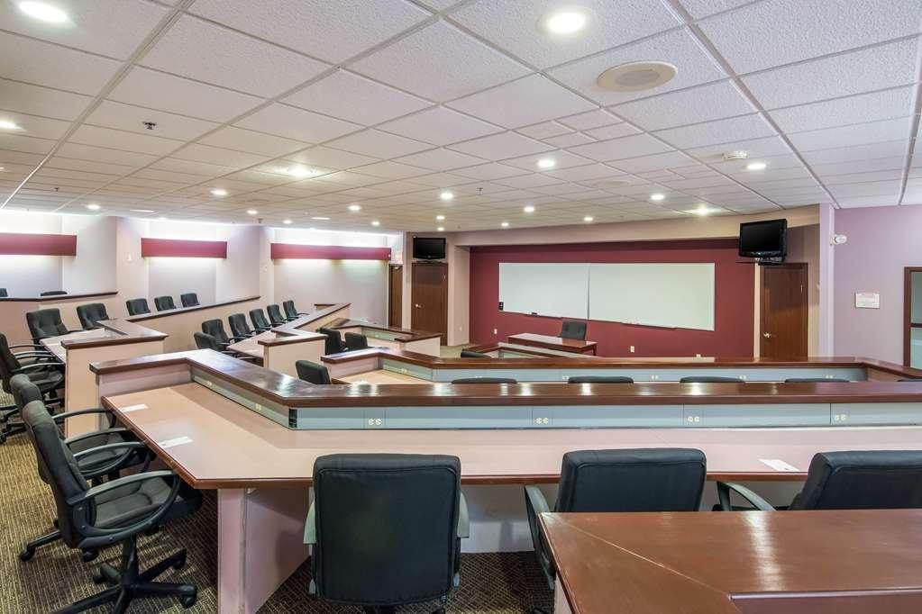 Clarion - Airport Hotel 3*