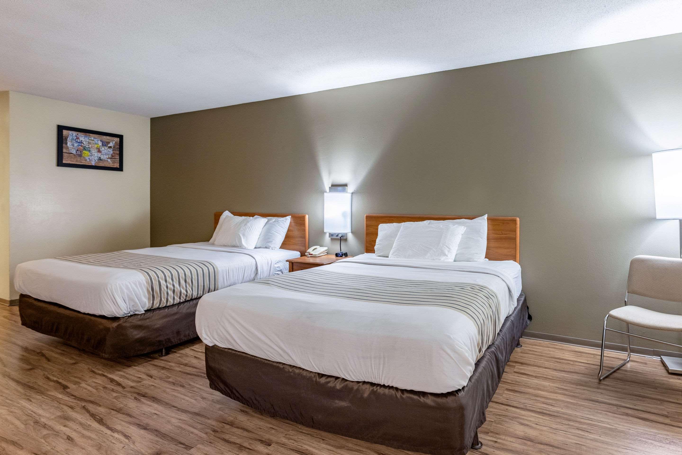Econo Hotel 2*
