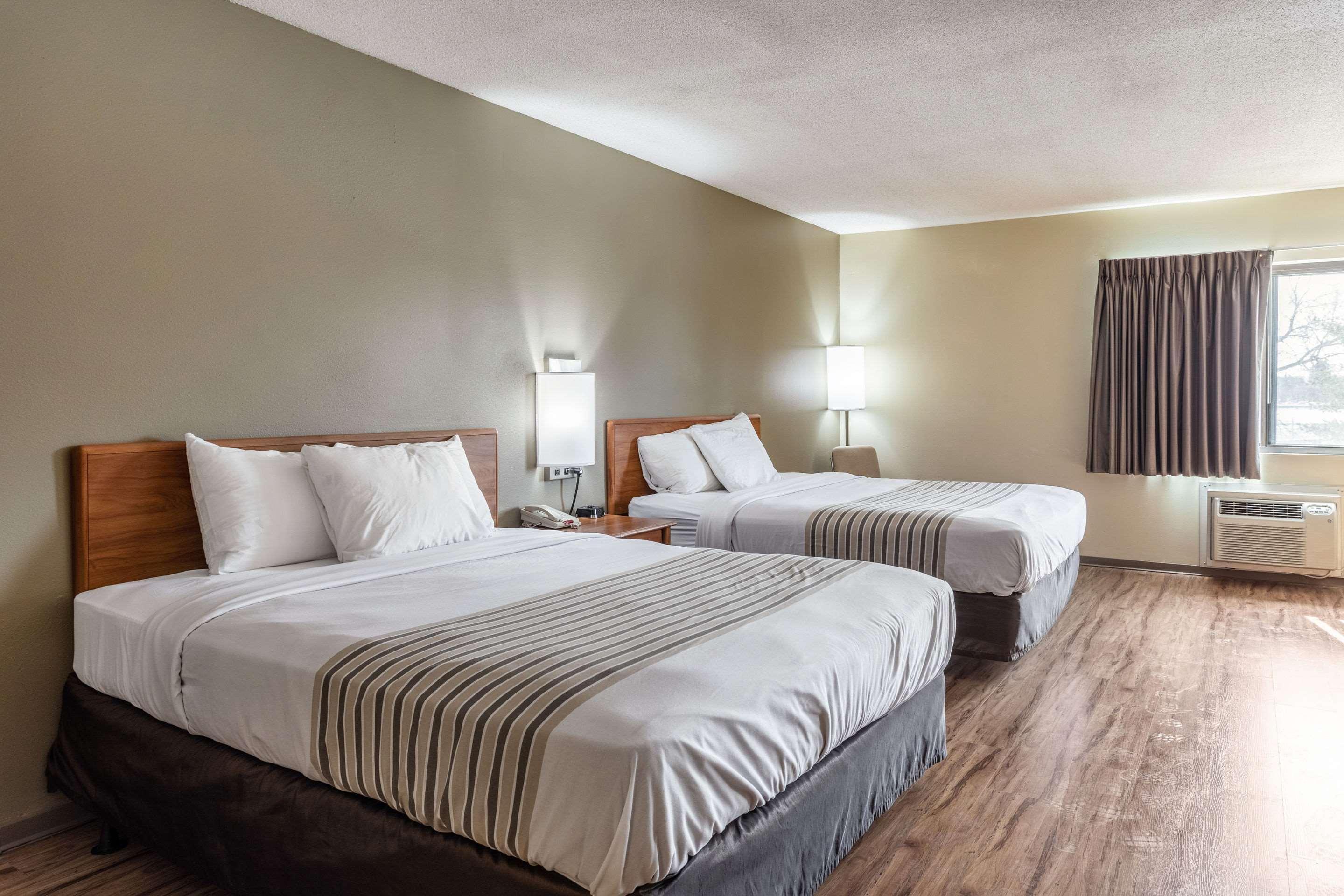 Econo Hotel