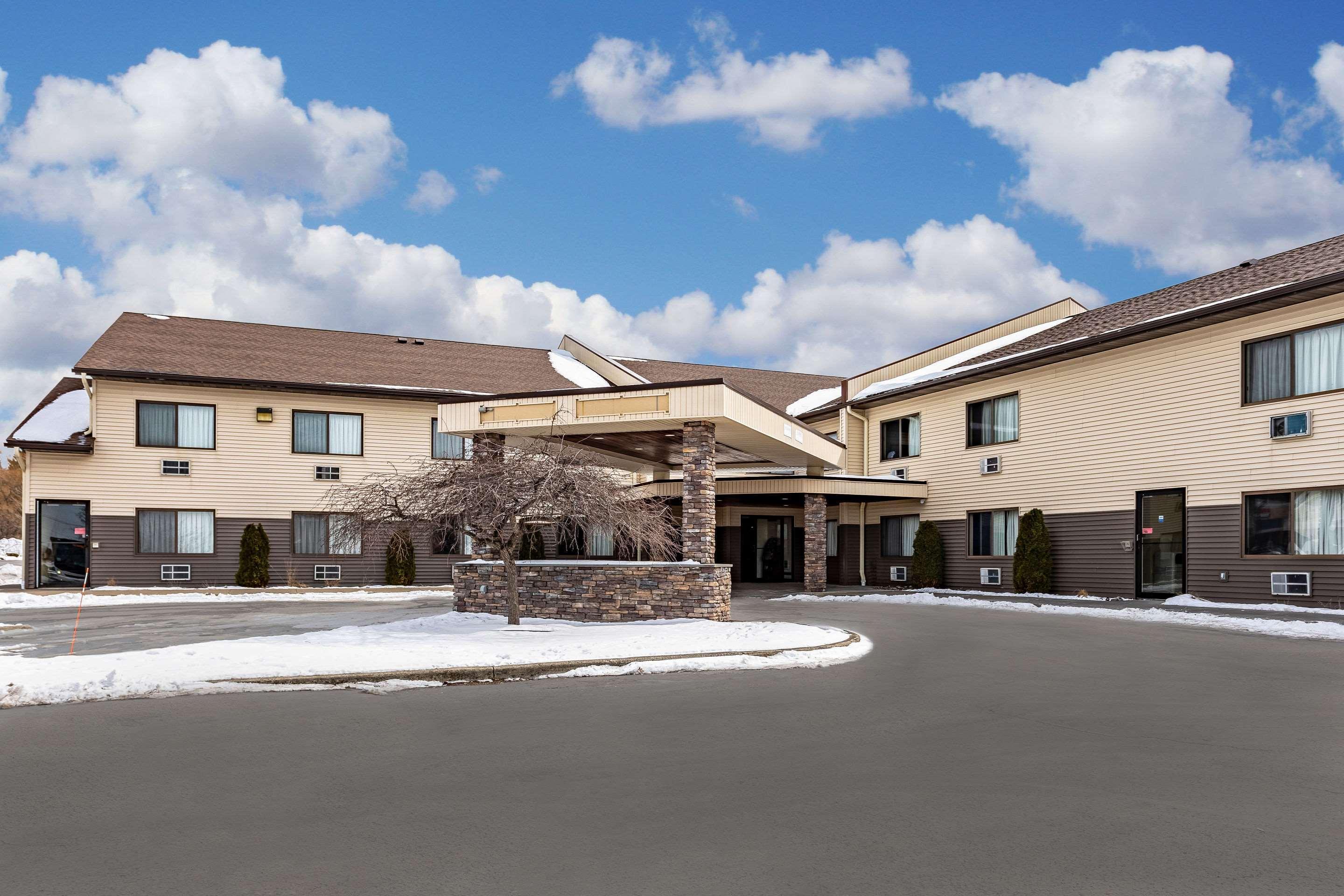 Econo Hotel 2*