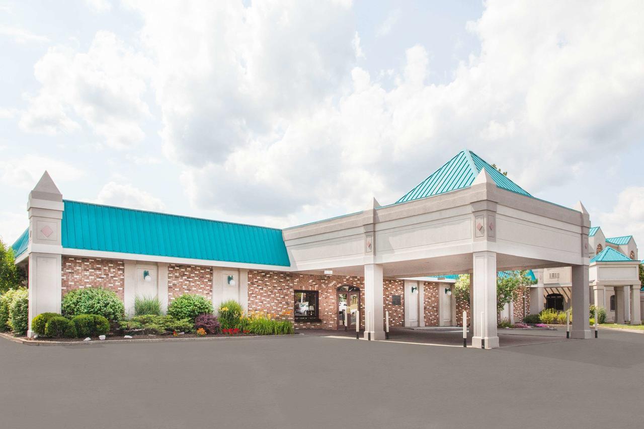 Hotel Clarion - Airport 3*
