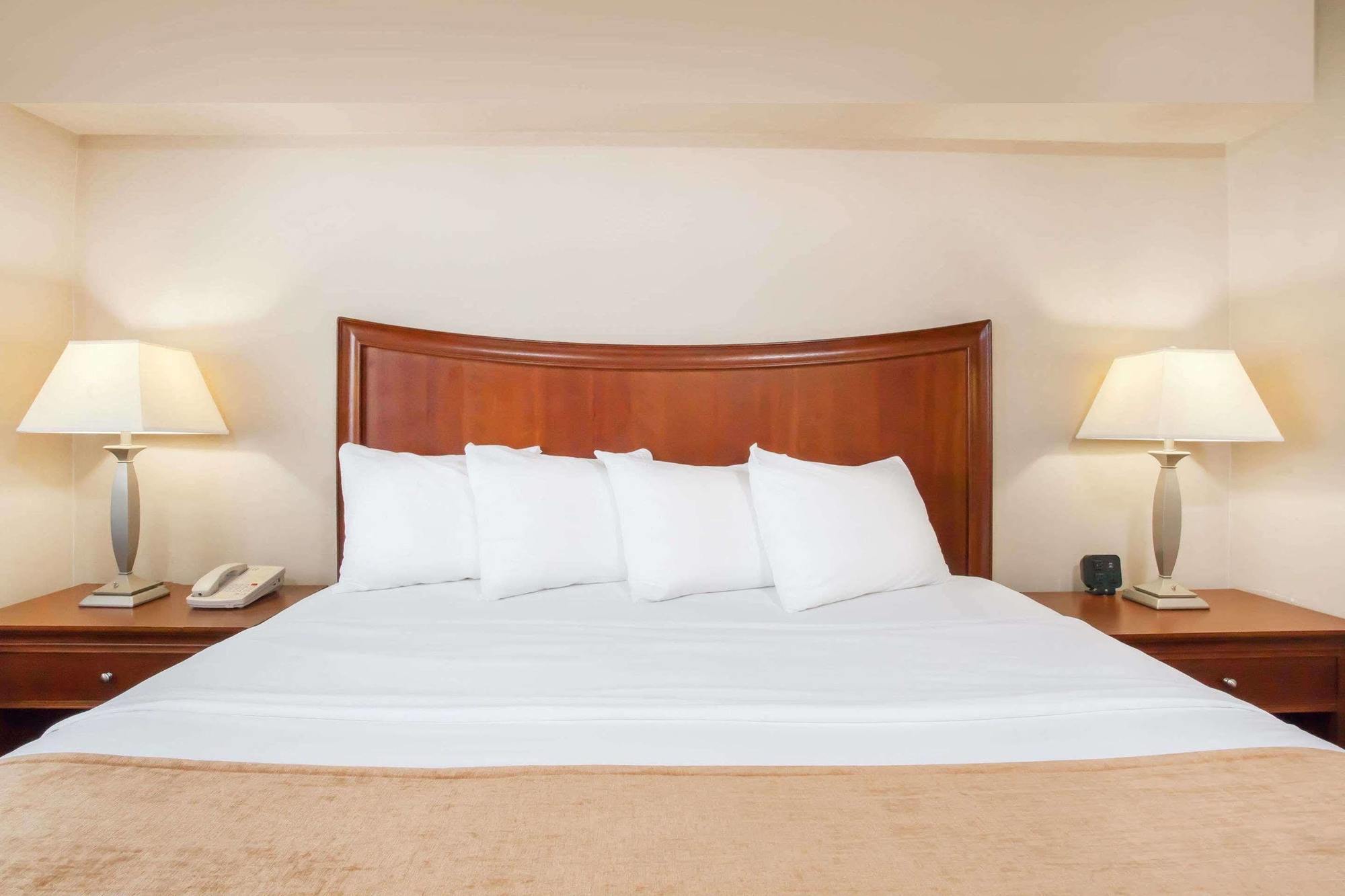 Hotel Clarion - Airport 3*