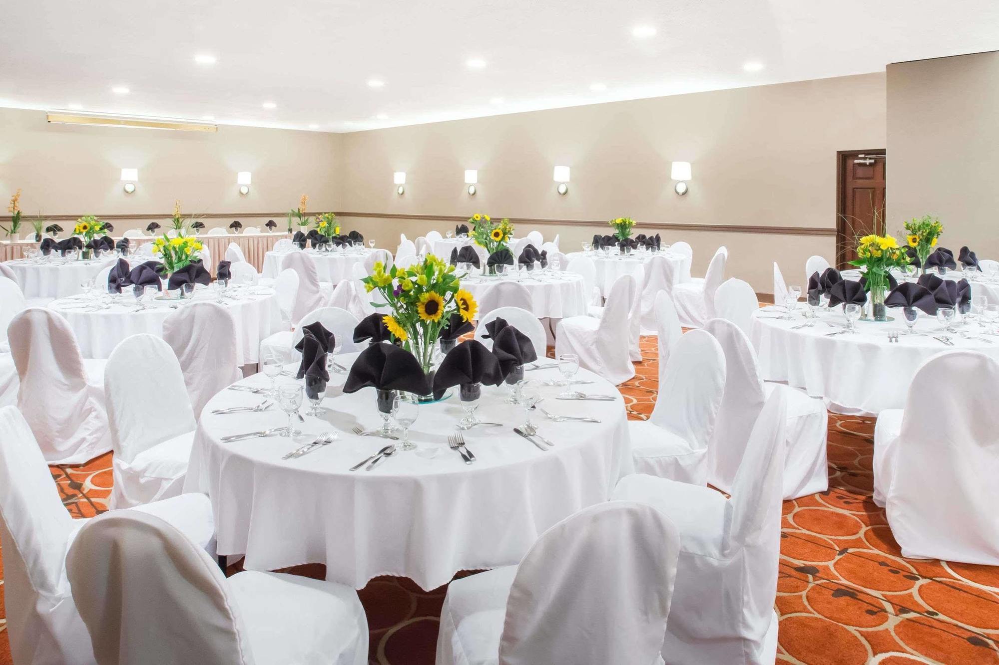 Hotel Clarion - Airport Ithaca