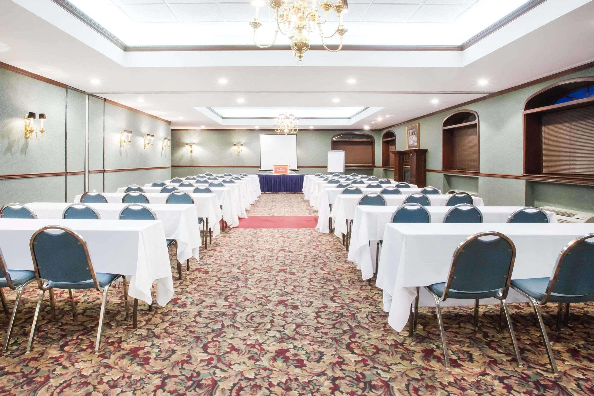 Clarion - Airport Hotel