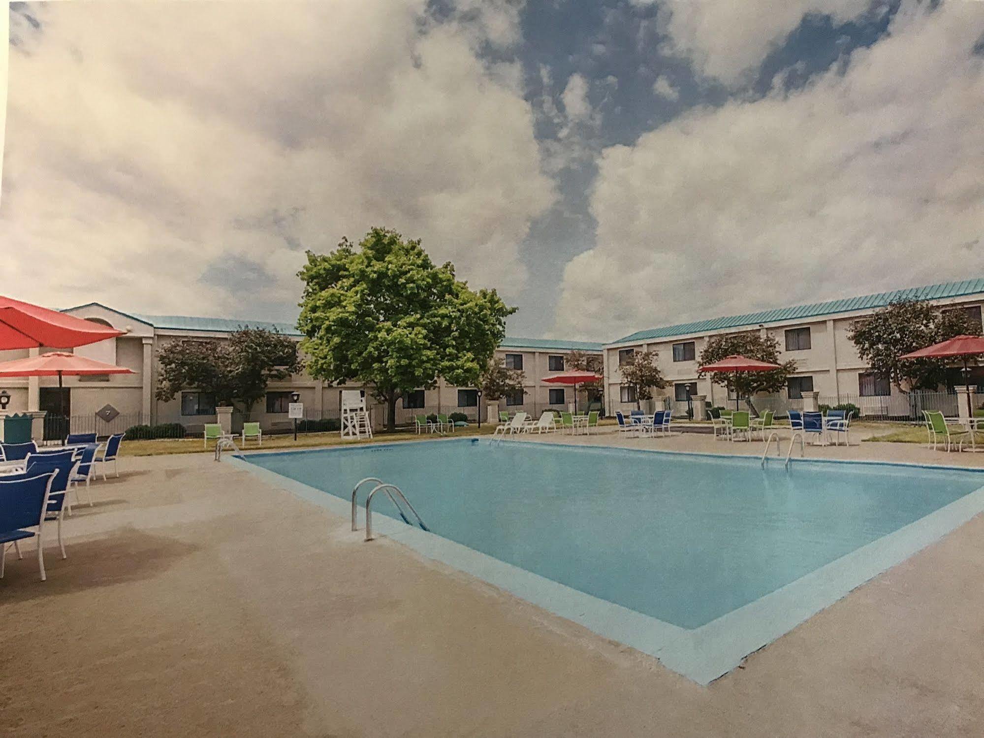 Hotel Clarion - Airport 3*